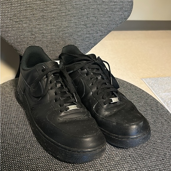 Nike Men's All-Black Sneakers - Picture 1 of 1